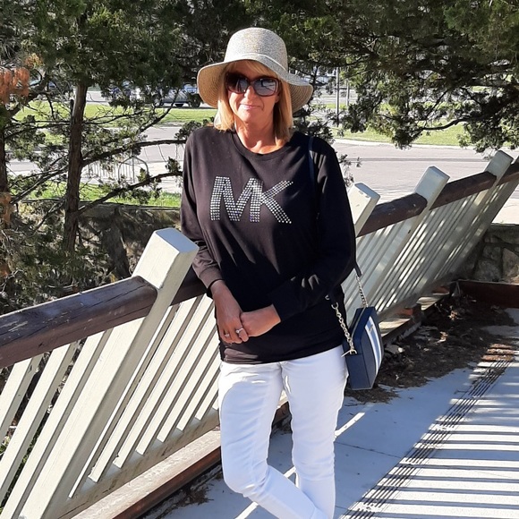 Meet the Posher Other - Meet your Posher, Sharon